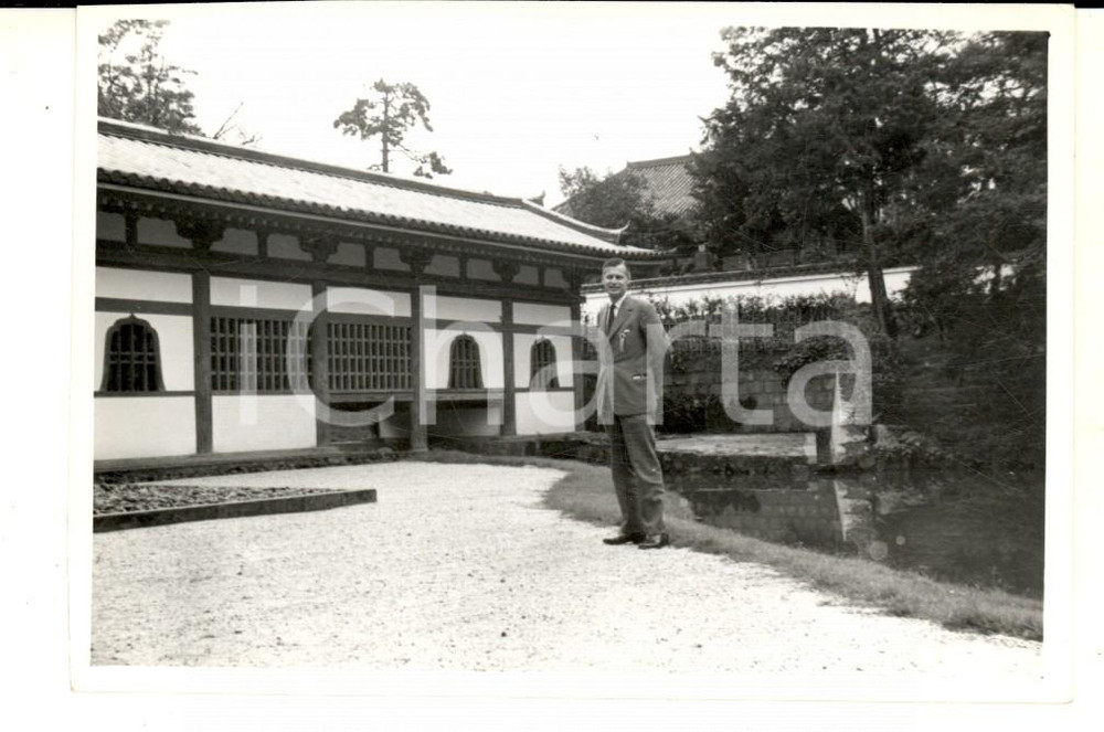 1958 KYOTO BYODO-IN (JAPAN) Francesco MELZI D'ERIL al Tempio della Fenice *Foto