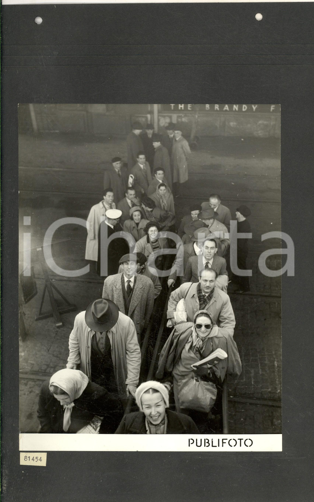 1950 DOVER Artisti TEATRO ALLA SCALA sulla scaletta per il rientro *Foto 25x35