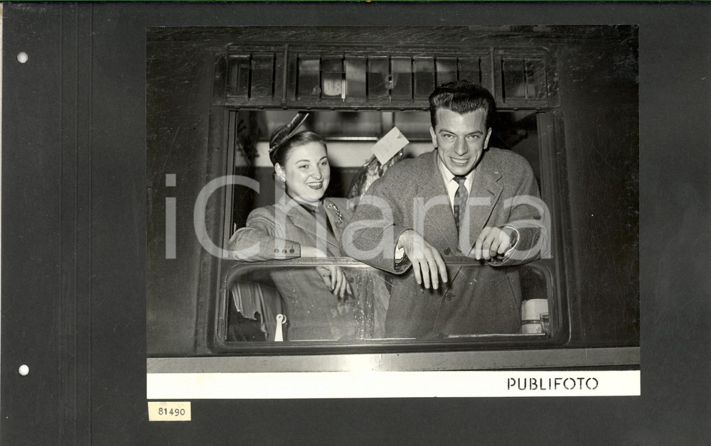 Fotografia d epoca originale 1950 TOURNEE TEATRO ALLA SCALA Guido CANTELLI e la moglie al finestrino Foto 1