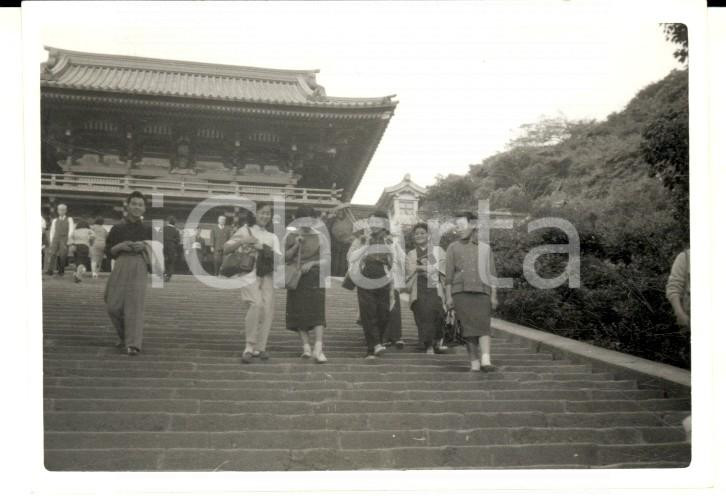 Fotografia d epoca originale 1958 Kamakura Giappone Devoti presso isantuario Tsurugaoka Hachimangū Foto 9x6 1