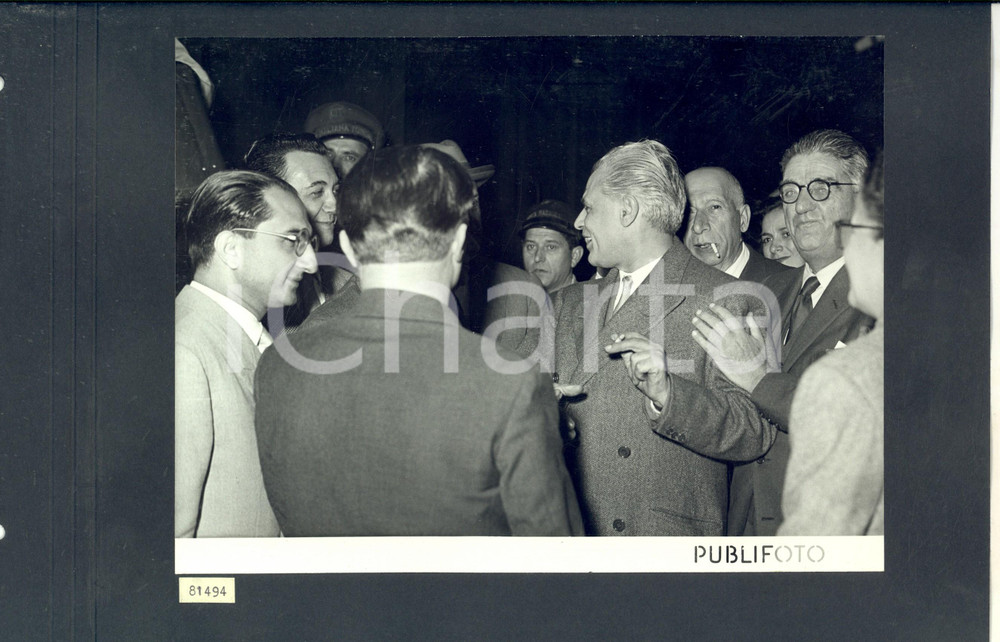 Fotografia d epoca originale 1950 TOURNEE TEATRO ALLA SCALA Antonio GHIRINGHELLI al rientro Foto 35x25 1