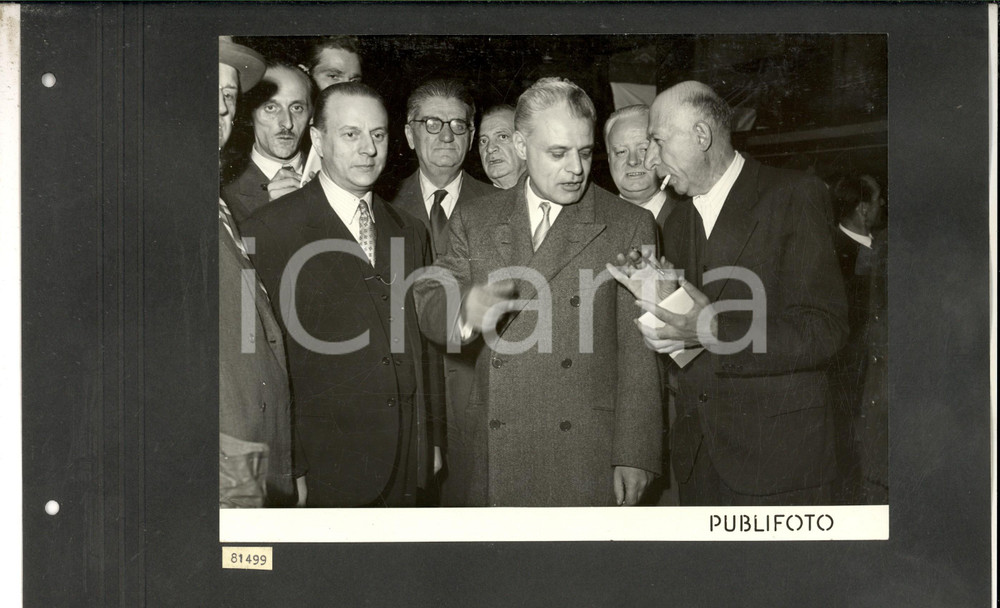 Fotografia d epoca originale 1950  MILANO TOURNEE TEATRO ALLA SCALA Interviste al rientro dei dirigenti Foto 1