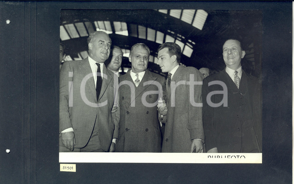 Fotografia d epoca originale 1950 TOURNEE TEATRO ALLA SCALA Accoglienza del sindaco al rientro Foto 35x25 1
