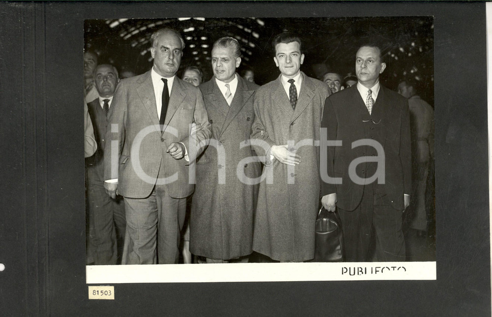 Fotografia d epoca originale 1950 MILANO CENTRALE Antonio GREPPI accoglie GHIRINGHELLI e CANTELLI Foto 1
