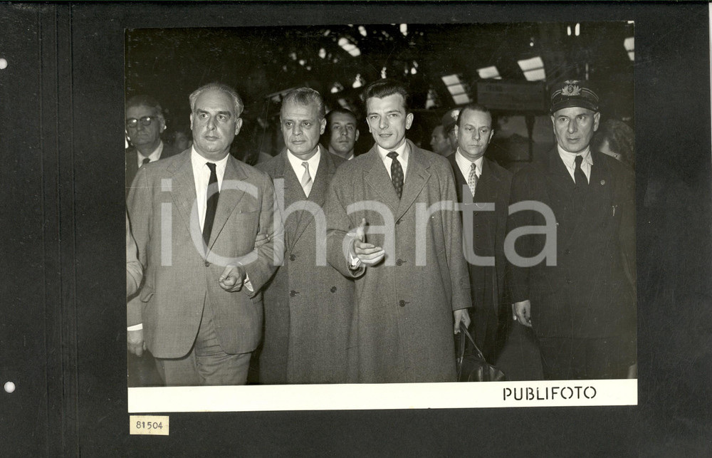 Fotografia d epoca originale 1950 MILANO CENTRALE Antonio GREPPI accoglie GHIRINGHELLI e CANTELLI  Foto 1