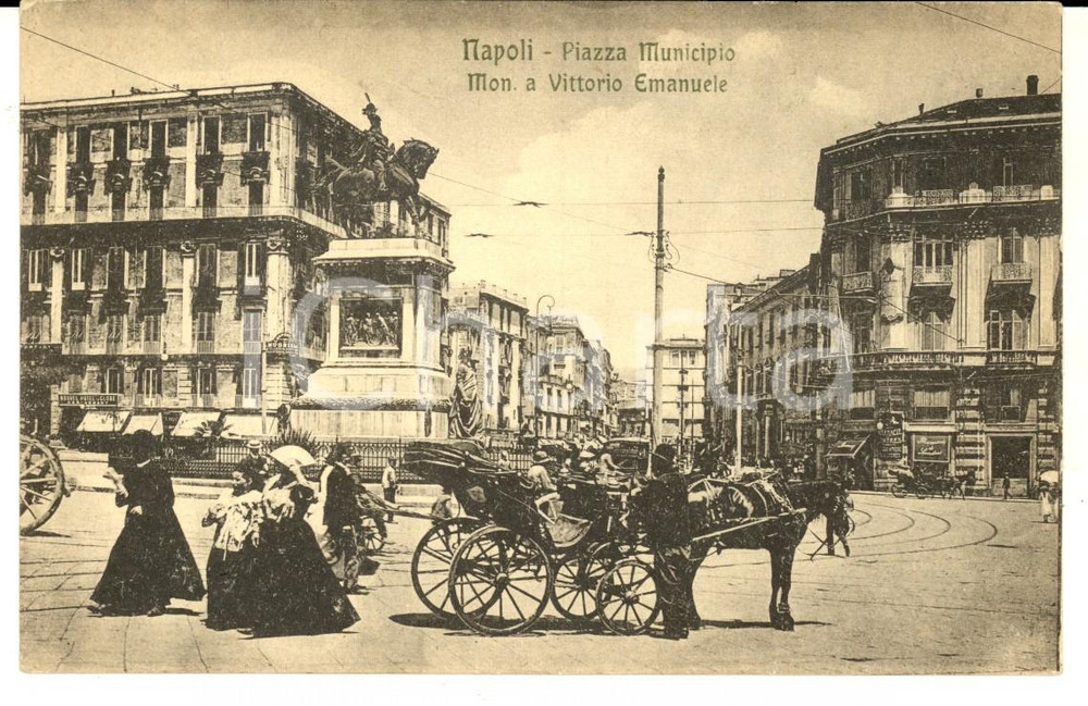 Cartolina originale da collezione 1917 NAPOLI Piazza Municipio  Monumento a Vittorio Emanuele Cartolina ANIMATA 1
