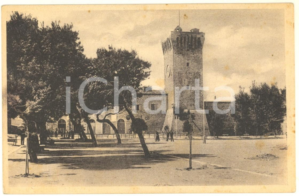 Cartolina originale da collezione 1915 ca PORTO RECANATI Piazza Umberto I e castello Cartolina ANIMATA FP NV 1