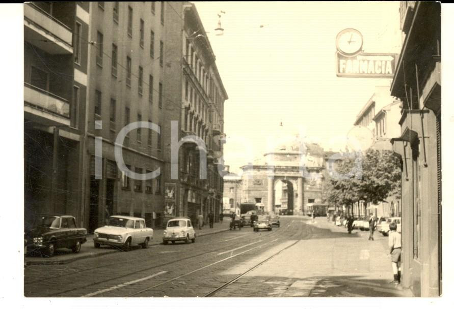 Fotografia d epoca originale 1960 ca MILANO Veduta con l arco di PORTA NUOVA Foto VINTAGE 11x7 cm 1