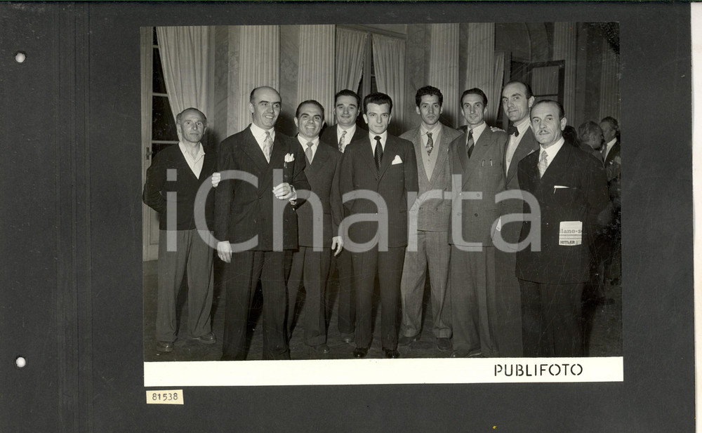 Fotografia d epoca originale 1950 MILANO TEATRO ALLA SCALA Guido CANTELLI al rientro dalla tournÃ©e  Foto 1