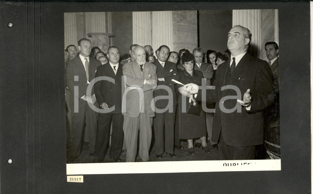 Fotografia d epoca originale 1950 MILANO TEATRO ALLA SCALA Discorso di Antonio GREPPI al rientro Foto 35x25 1