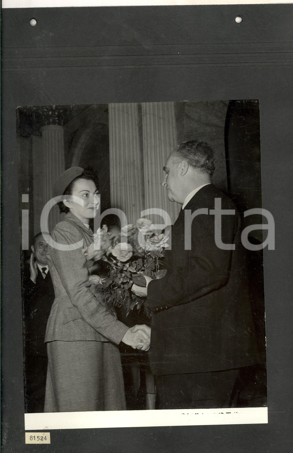 Fotografia d epoca originale 1950 TOURNEE TEATRO ALLA SCALA Sindaco GREPPI accoglie artisti al rientro Foto 1