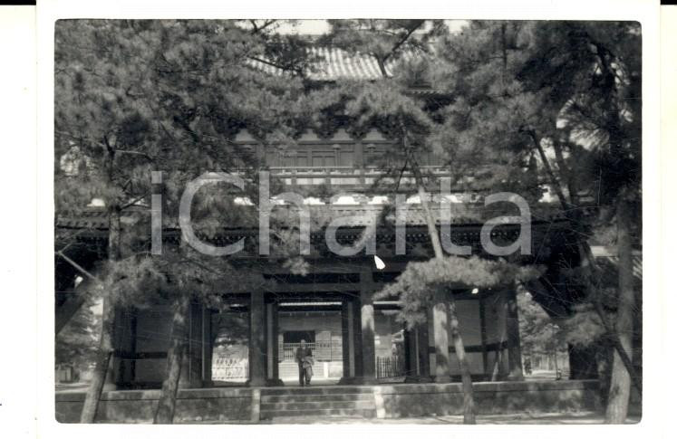 Fotografia d epoca originale 1958 KYOTO JAPAN Ingresso al tempio buddista MYOSHINJI Foto 9x7 cm 1