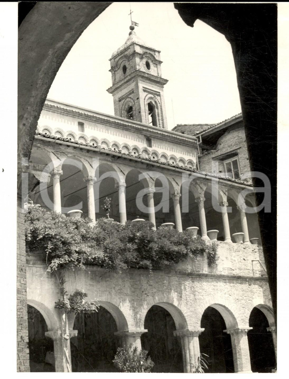 Fotografia d epoca originale 1950 ca AREA LOMBARDA Il chiostro di un antica abbazia Foto VINTAGE 13x18 1