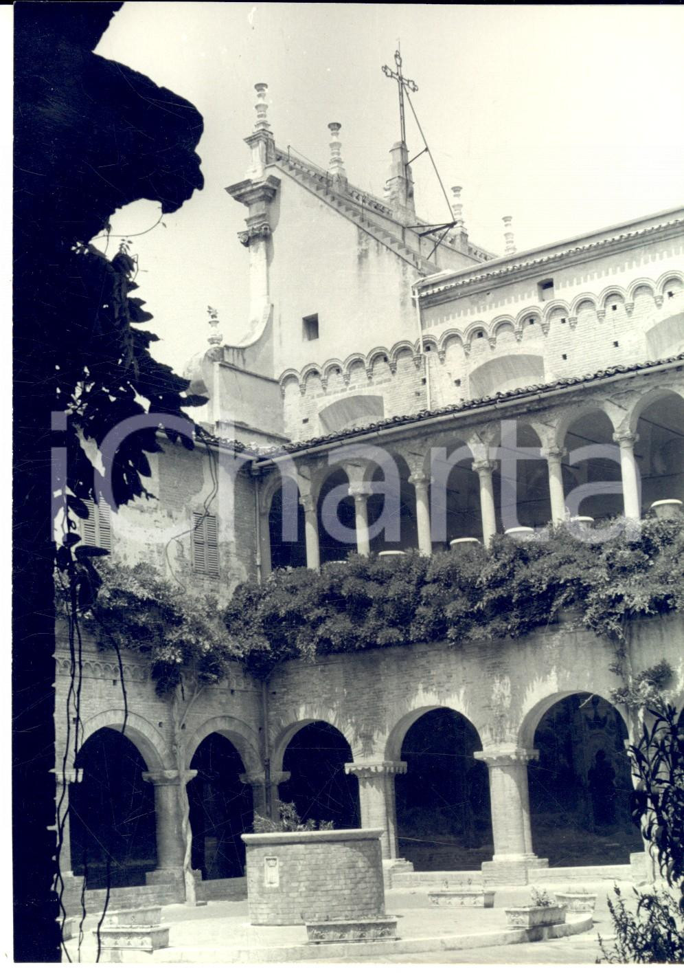 Fotografia d epoca originale 1950 ca AREA LOMBARDA Il chiostro di un antica abbazia Foto VINTAGE 13x18 cm 1