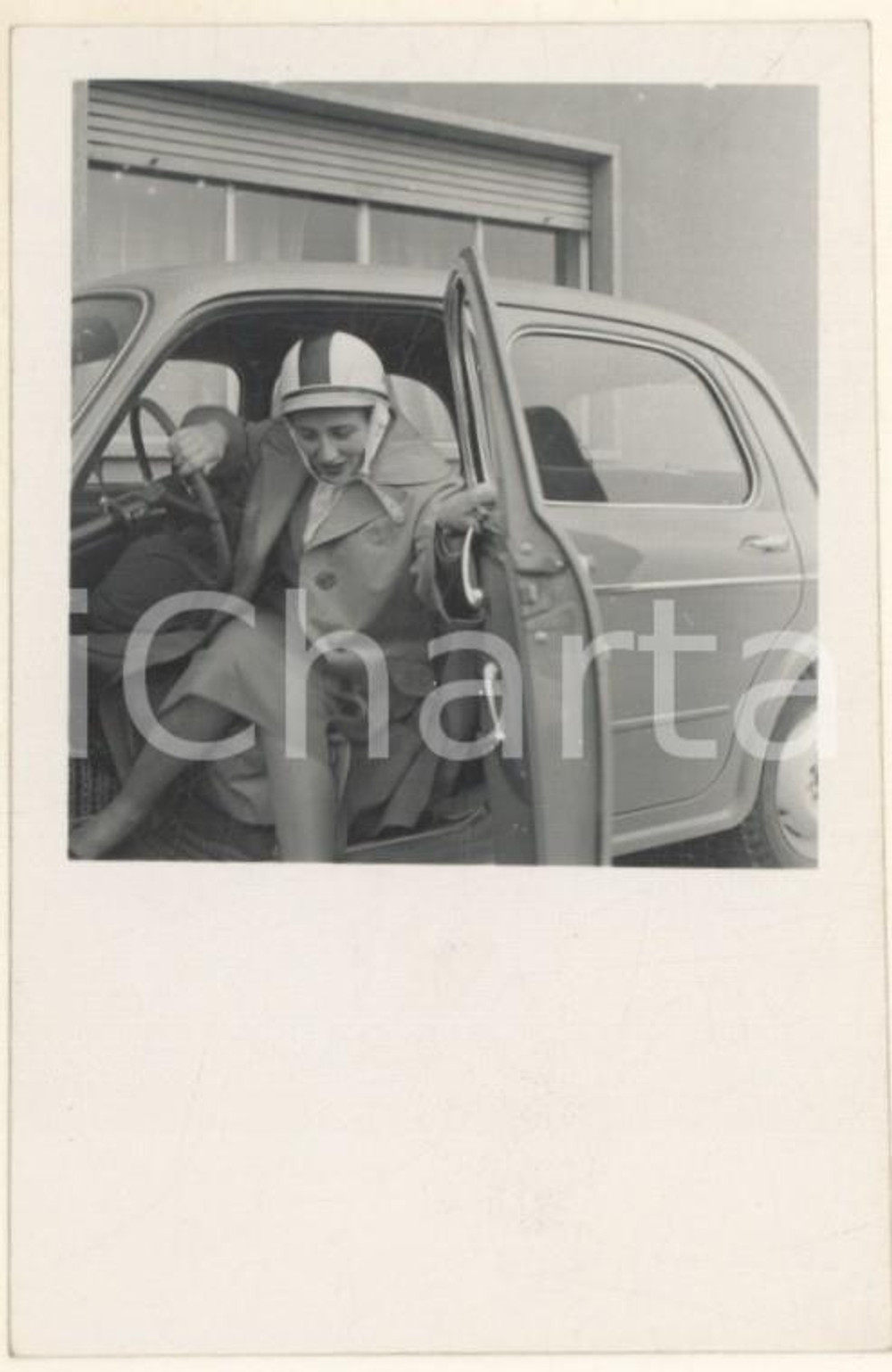 Fotografia d epoca originale 1950 ca AREA LOMBARDA Donna automobilista con il casco Foto VINTAGE 6x9cm 1
