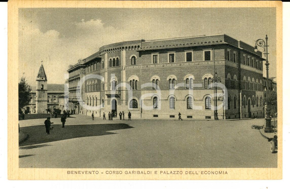 Cartolina originale da collezione 1947 BENEVENTO Corso GARIBALDI e Palazzo dell ECONOMIA ANIMATA FP VG 1