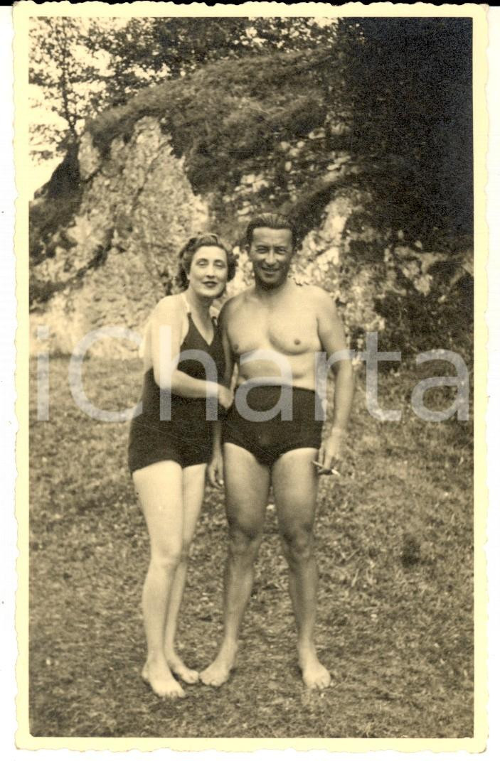 Fotografia d epoca originale 1942 SALA COMACINA Coppia di bagnanti al lago Foto cartolina VINTAGE 1
