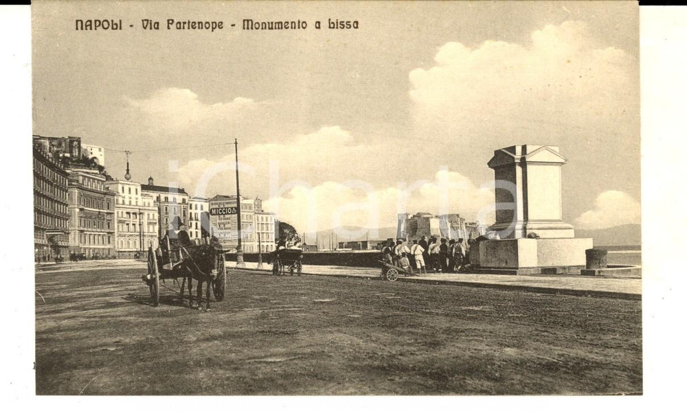 Cartolina originale da collezione 1915 ca NAPOLI Via PARTENOPE  Monumento a Lissa Cartolina ANIMATA carretto 1