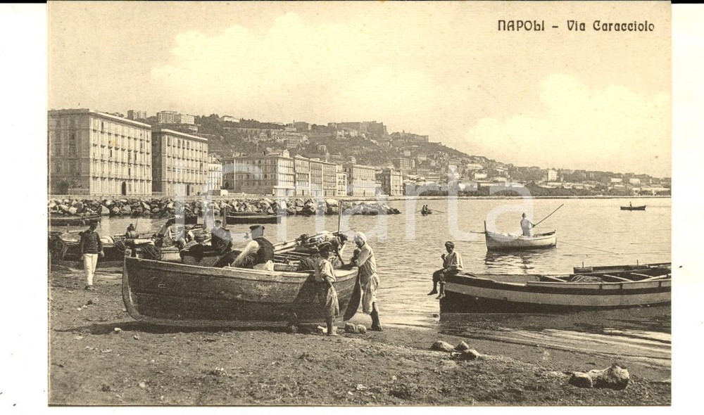 Cartolina originale da collezione 1915 ca NAPOLI Via CARACCIOLO con i pescatori Cartolina ANIMATA FP NV 1