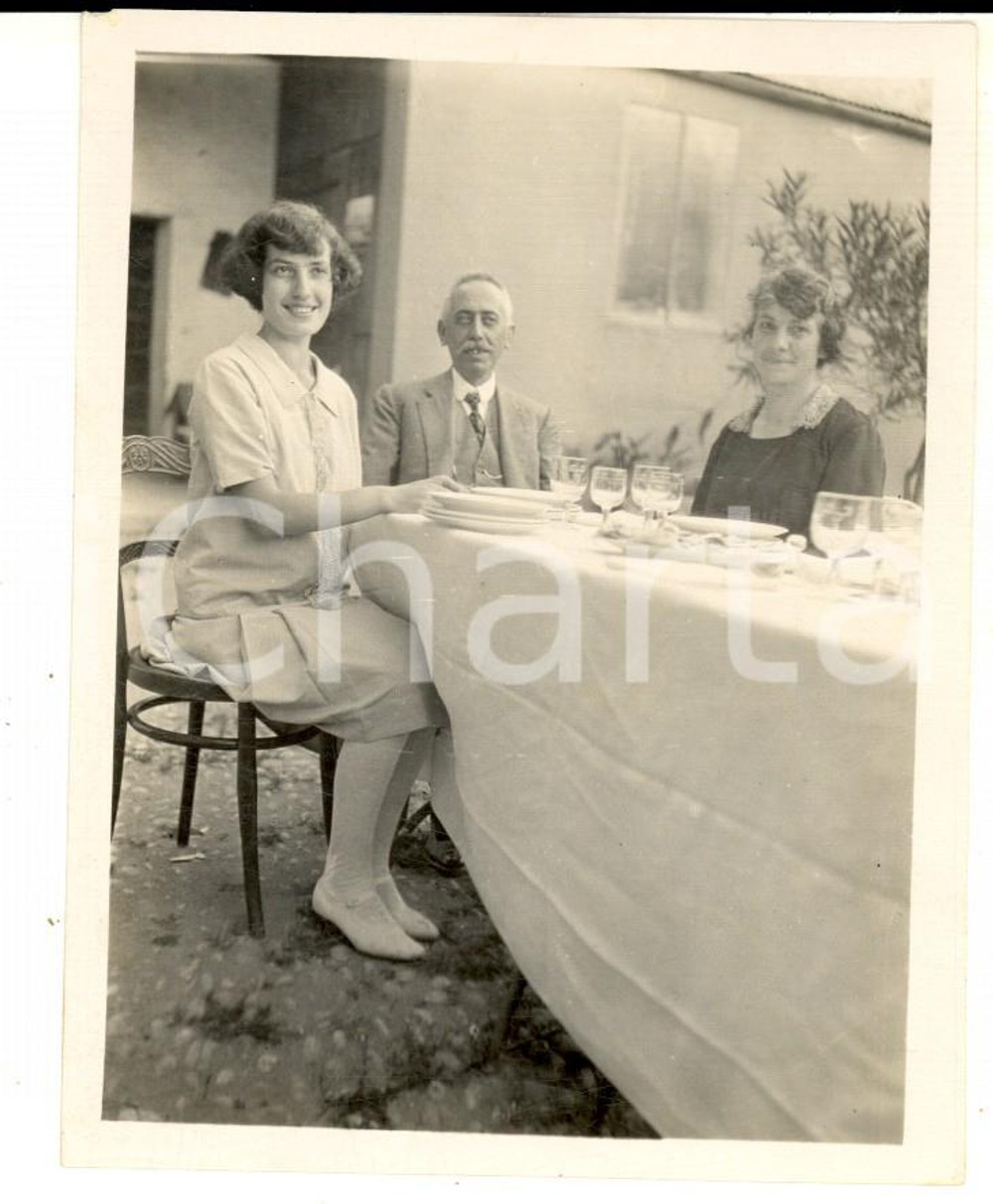 1935 ca AREA LOMBARDA Ritratto di famiglia a tavola *Fotografia VINTAGE 9x11