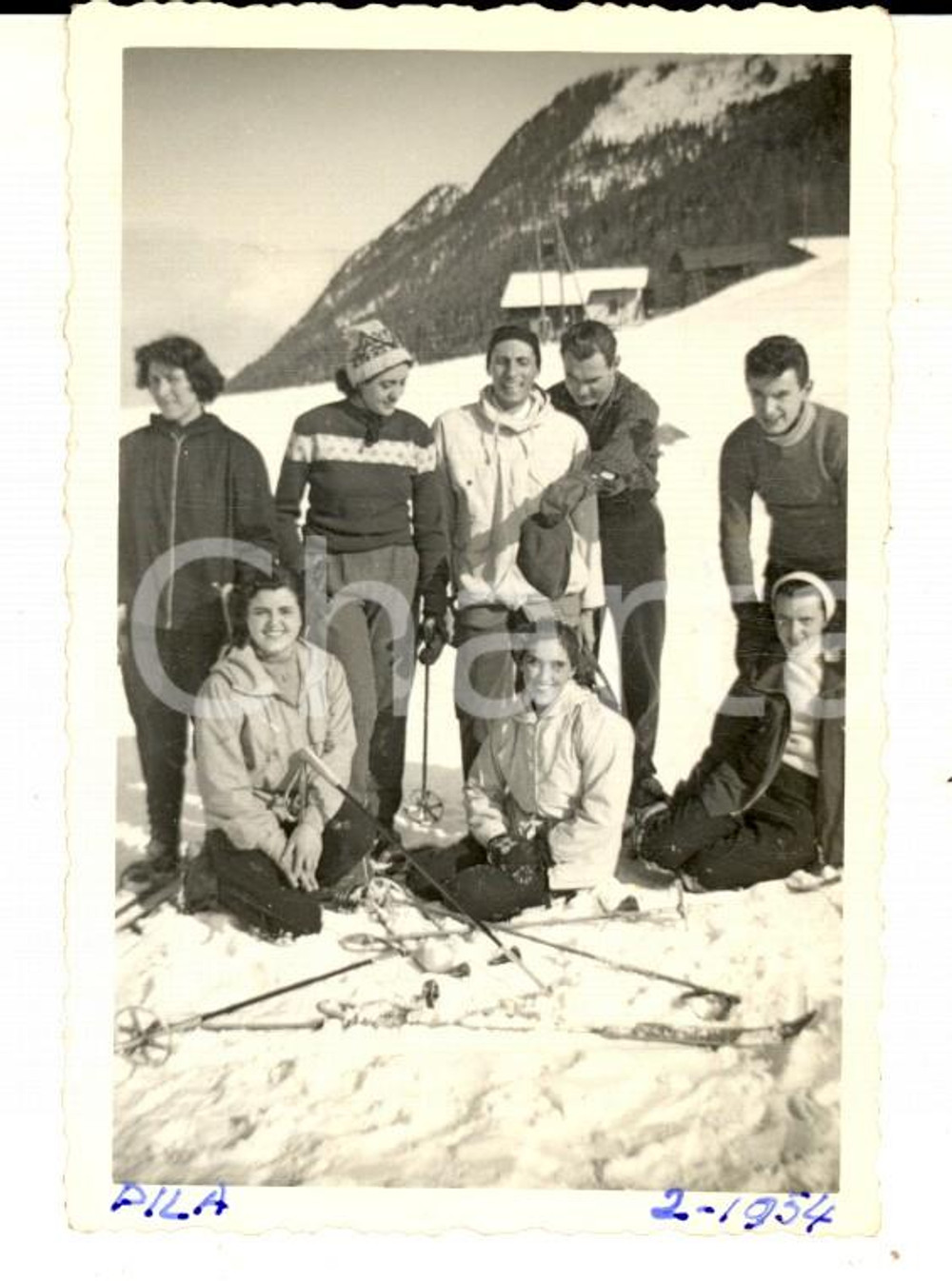 Fotografia d epoca originale 1954 PILA AO Gruppo di sciatori sulle piste Fotografia VINTAGE 7x9 1