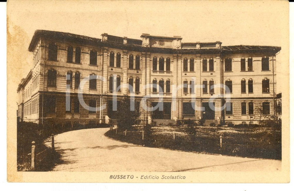 Cartolina originale da collezione 1930 ca BUSSETO PR Facciata di un edificio scolastico Cartolina FP NV 1