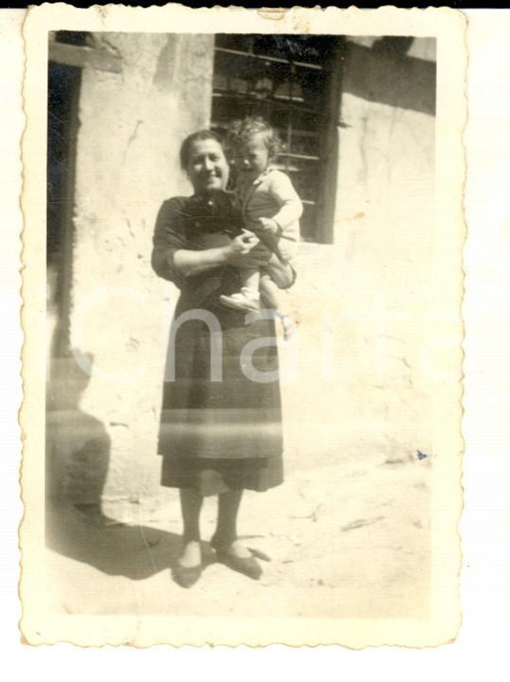 Fotografia d epoca originale 1939 AREA LOMBARDA Bambino in braccio alla baliaFoto VINTAGE 6x8 cm 1