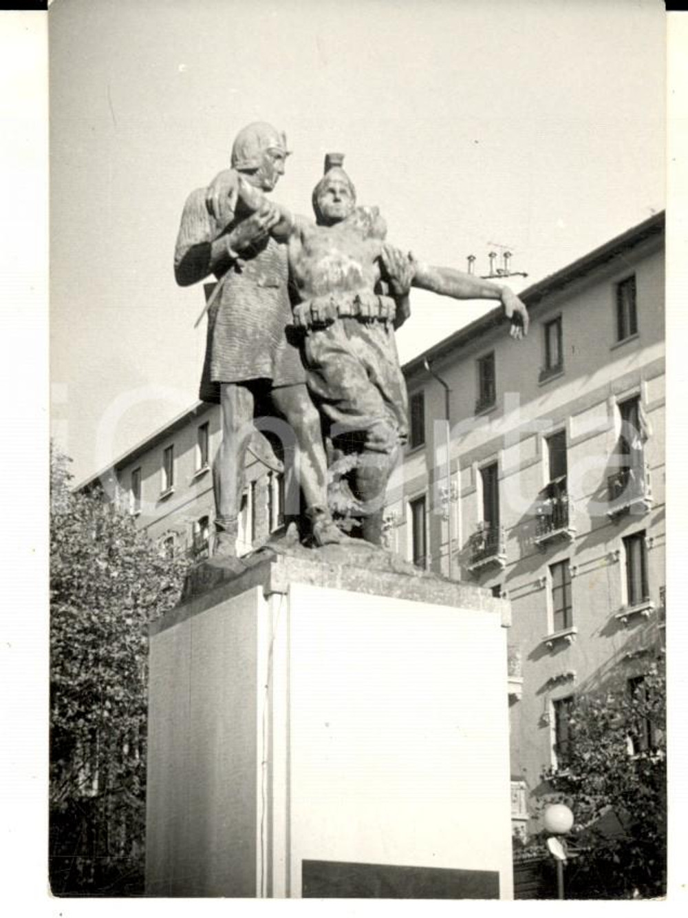 Fotografia d epoca originale 1961 MILANO PORTA ROMANA Il monumento ai Caduti Foto VINTAGE 8x10 1