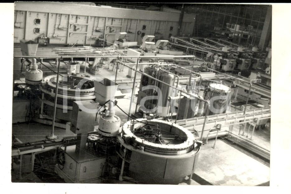 Fotografia d epoca originale 1960 ca AREA LOMBARDA Interno di una fabbrica in attivitÃ  Foto VINTAGE 11x8 cm 1
