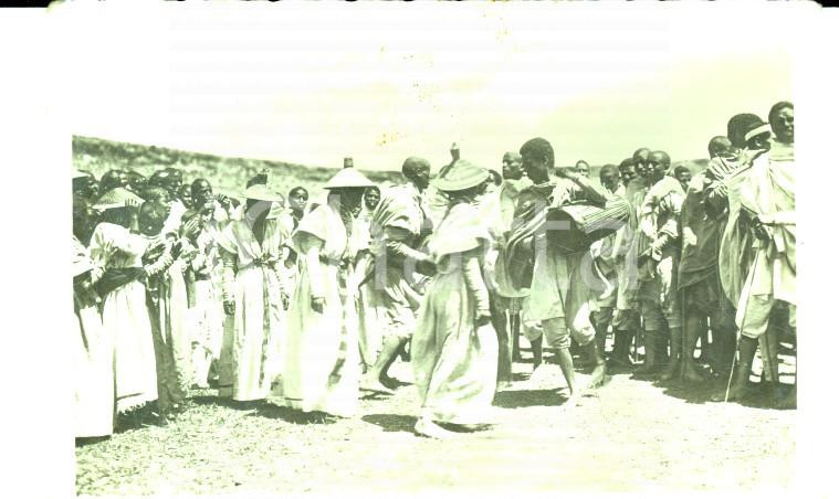 Fotografia d epoca originale 1940 ca AOI ERITREA Una cerimonia tradizionale con tamburi Fotografia 9x6 cm 1