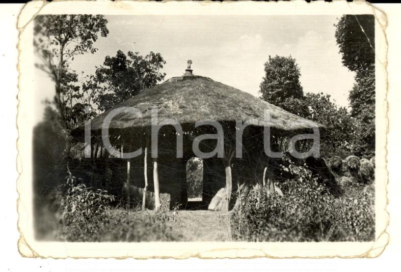 Fotografia d epoca originale 1940 ca AOI ERITREA Una capanna indigena in un villaggio Fotografia 9x6 1