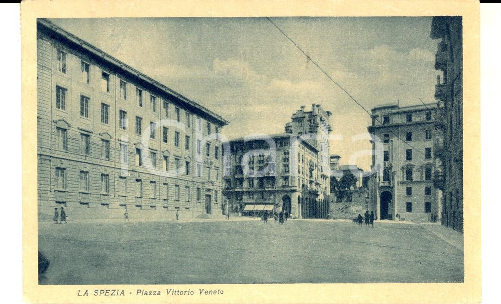 Cartolina originale da collezione 1933 LA SPEZIA Piazza Vittorio Veneto Cartolina postale ANIMATA FP VG 1