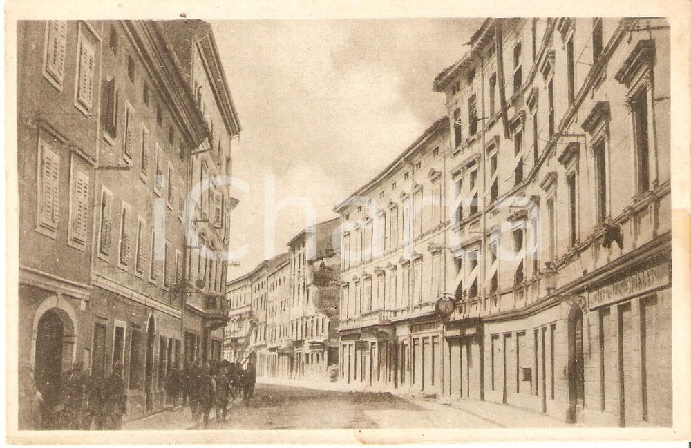 Cartolina originale da collezione 1925 ca GORIZIA Soldati in Via Edmondo de Amicis Cartolina FP NV 1