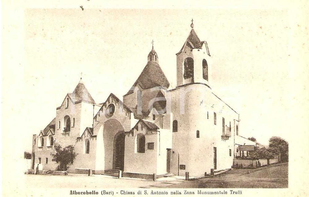 Cartolina originale da collezione 1930 ca ALBEROBELLO BA Chiesa di Sant Antonio TRULLI Cartolina FP NV 1