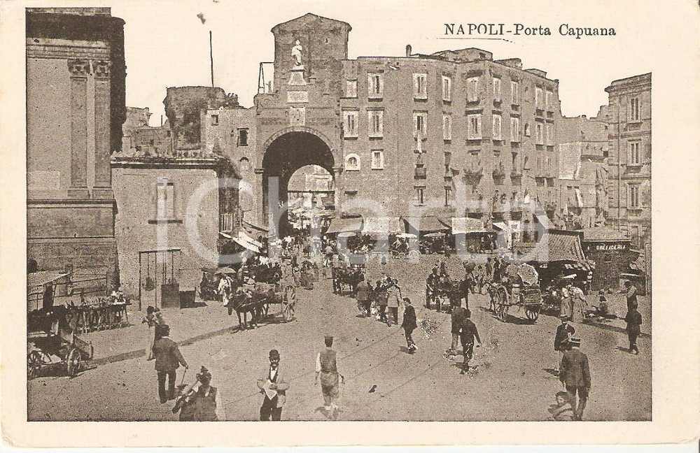 Cartolina originale da collezione 1902 NAPOLI Napoletani a passeggio a PORTA CAPUANA Cartolina FP VG 1