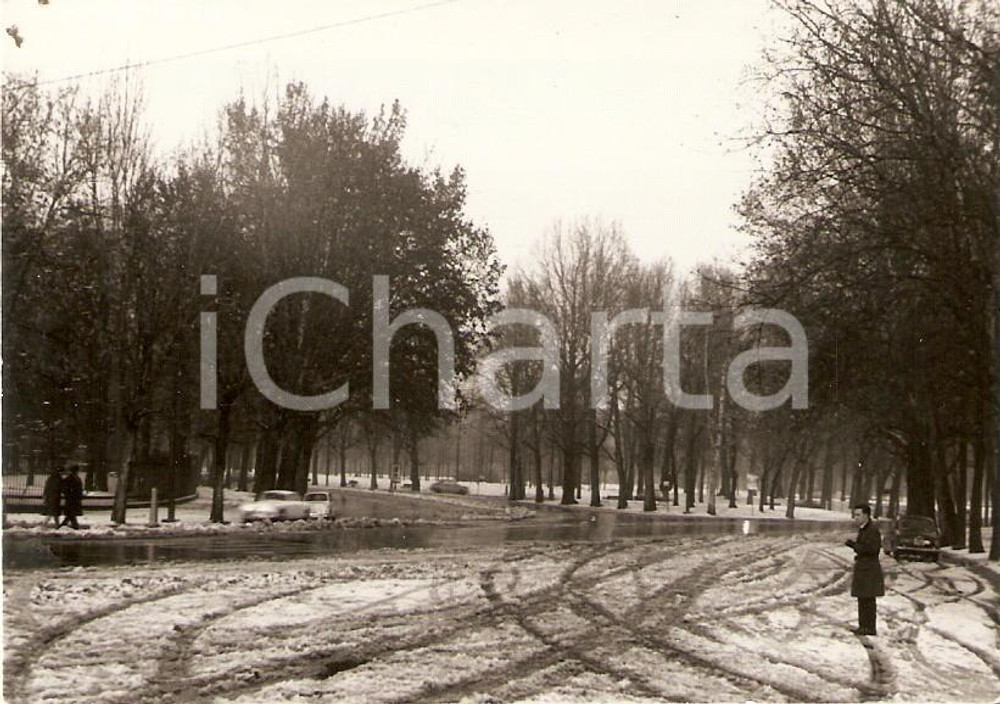 Fotografia d epoca originale 1963 MILANO  PARCO SEMPIONE coperto dalla neve Foto 10x7cm 1