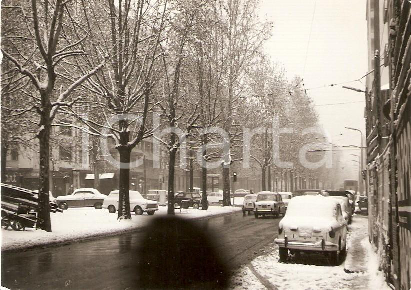 Fotografia d epoca originale 1962 MILANO Auto coperte di neve in Viale Piceno Foto 10x7cm 1