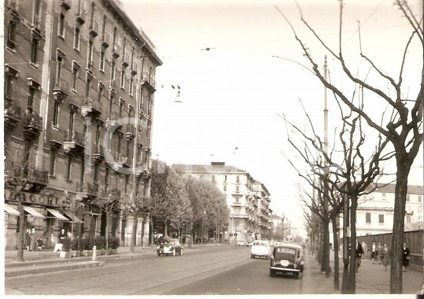 Fotografia d epoca originale 1959 MILANO Corso XXII Marzo  Panorama con auto e Tabacchi Foto 10x7cm 1