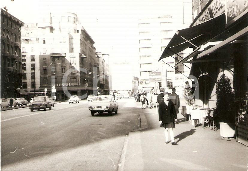 Fotografia d epoca originale 1965 MILANO Corso Buenos Aires  Ristrante TOSCA Pubblicità CAMPARI Foto 10x7cm 1