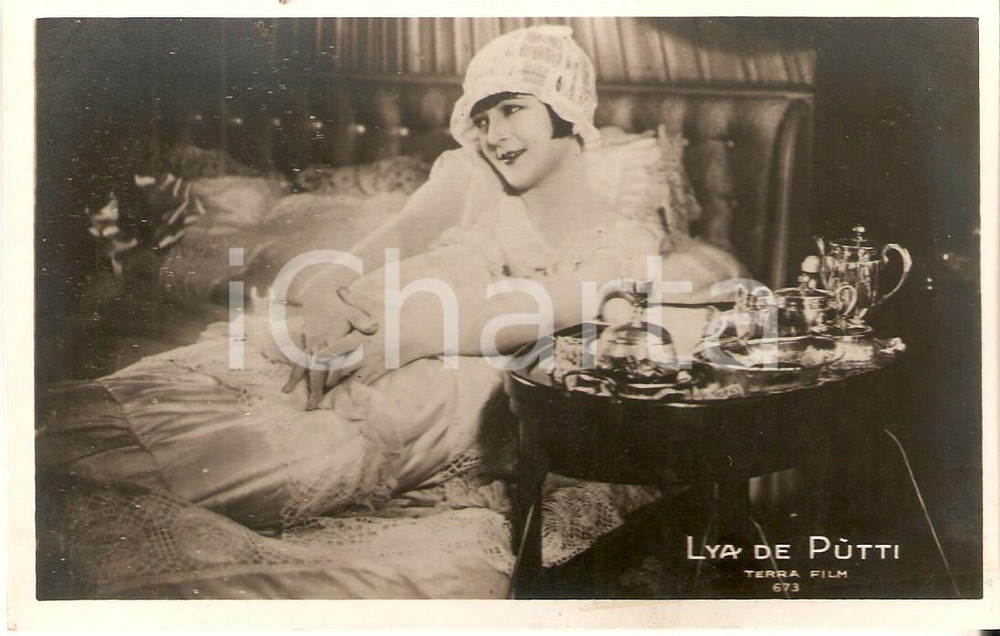 Cartolina originale da collezione 1925 ca CINEMA Lya DE PUTTI consuma colazione a letto Cartolina FP NV 1