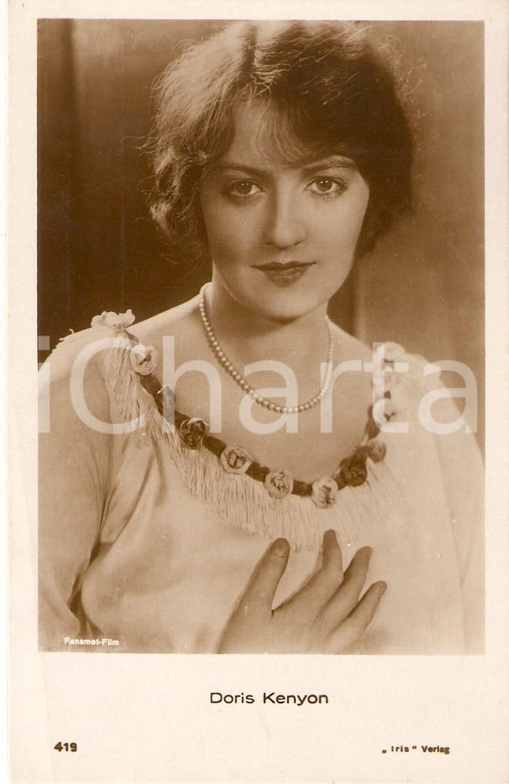 Cartolina originale da collezione 1925 ca CINEMA Doris KENYON Ritratto con collana di perle Cartolina FP NV 1
