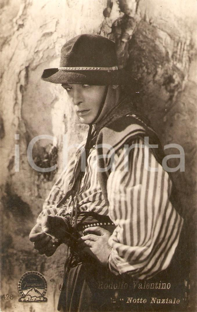 Cartolina originale da collezione 1920 ca NOTTE NUZIALE Rodolfo VALENTINO fuma sigaretta Cartolina FP NV 1