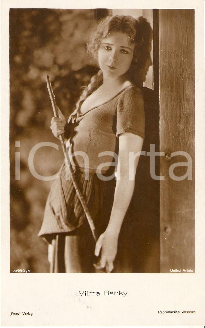 Cartolina originale da collezione 1925 ca CINEMA Vilma BANKY stringe un bastone tra le mani Cartolina FP NV 1