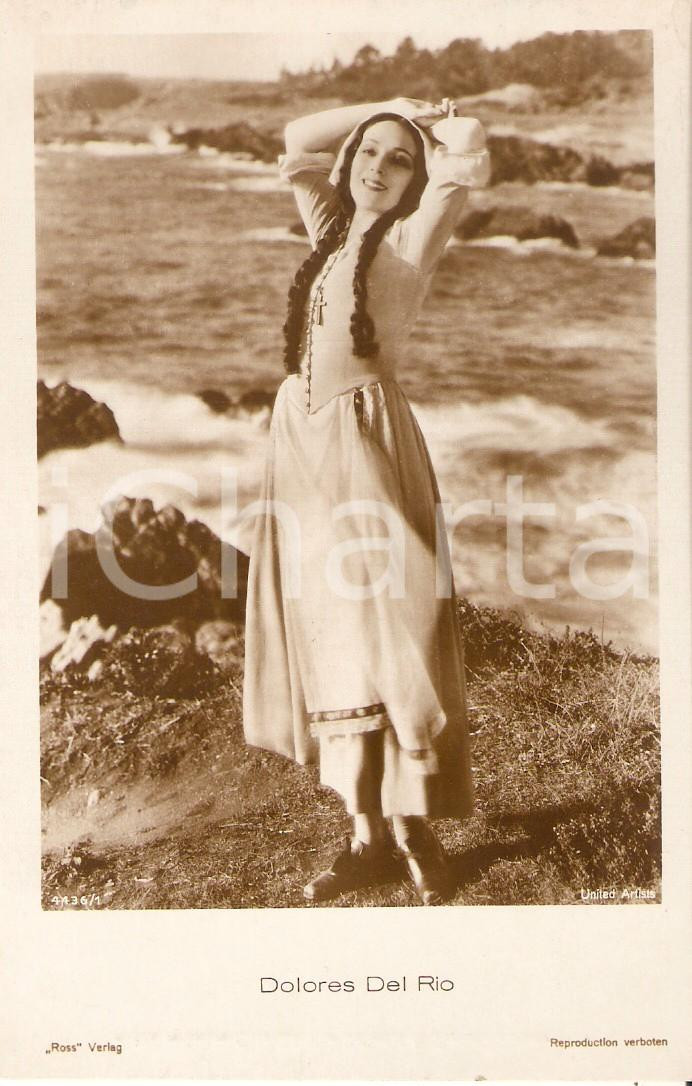 Cartolina originale da collezione 1925 ca CINEMA Attrice Dolores DEL RIO in posa sugli scogli Cartolina FP NV 1