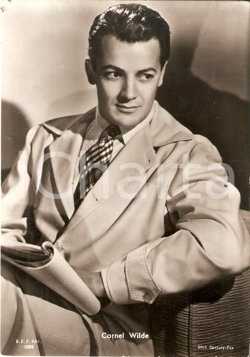 Cartolina originale da collezione 1940 ca CINEMA Attore Cornel WILDE legge un copione Cartolina FG NV 1