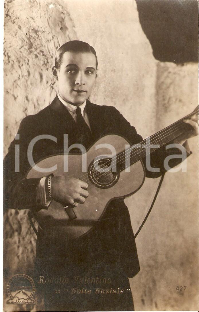 Cartolina originale da collezione 1920 ca NOTTE NUZIALE Rodolfo VALENTINO suona chitarra nel film Cartolina FP NV 1