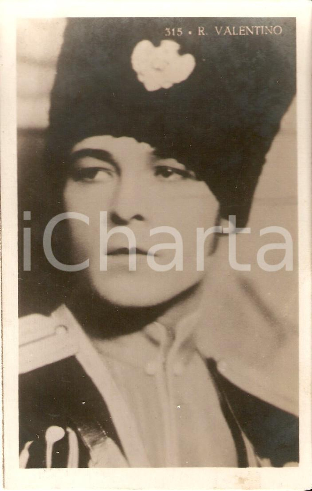 1925 ca CINEMA Attore Rodolfo VALENTINO indossa colbacco *Cartolina FP NV