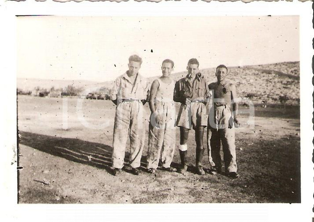 Fotografia d epoca originale 1940 ca LIBIA 7Â° Reggimento Bersaglieri Mario ANGIOLINI Foto di gruppo 1