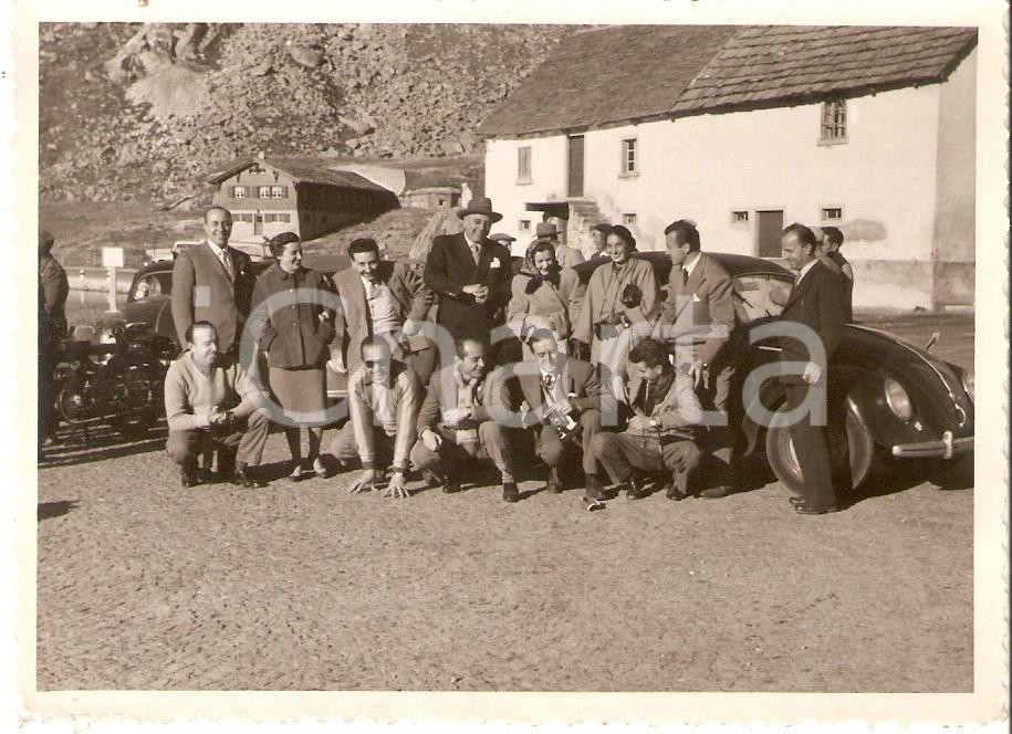 Fotografia d epoca originale 1965 ca JOLLY CLUB Gita in montagna con Maggiolone VOLKSWAGEN Foto 1