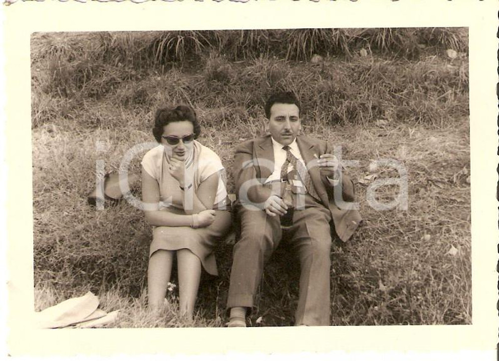 Fotografia d epoca originale 1960 ca JOLLY CLUB Mario e Renata ANGIOLINI bevono COCA COLA prima di una gara 1